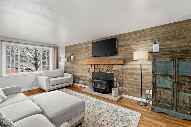 5318 Spring Valley Dr, Whitehall, PA 15236