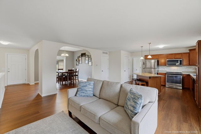 4547 Green Meadow Drive, Caledonia, MI 49316