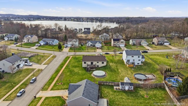 4547 Green Meadow Drive, Caledonia, MI 49316