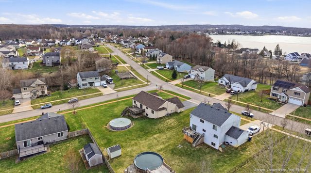 4547 Green Meadow Drive, Caledonia, MI 49316