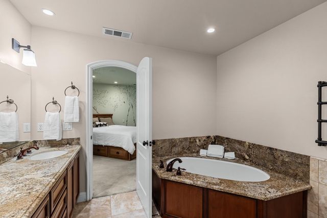 20592 Ayers Rd, Escalon, CA 95320