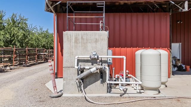 20592 Ayers Rd, Escalon, CA 95320