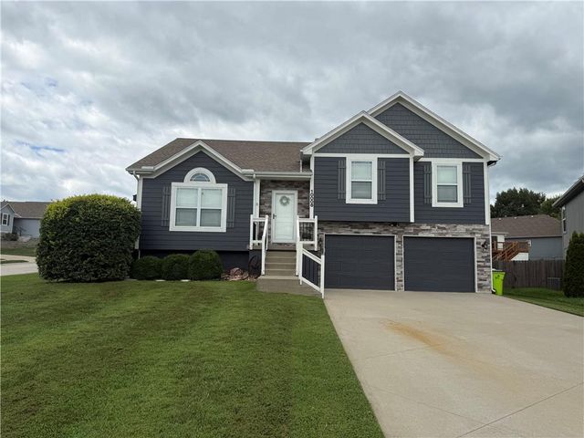 10006 E 212th Street, Peculiar, MO 64078