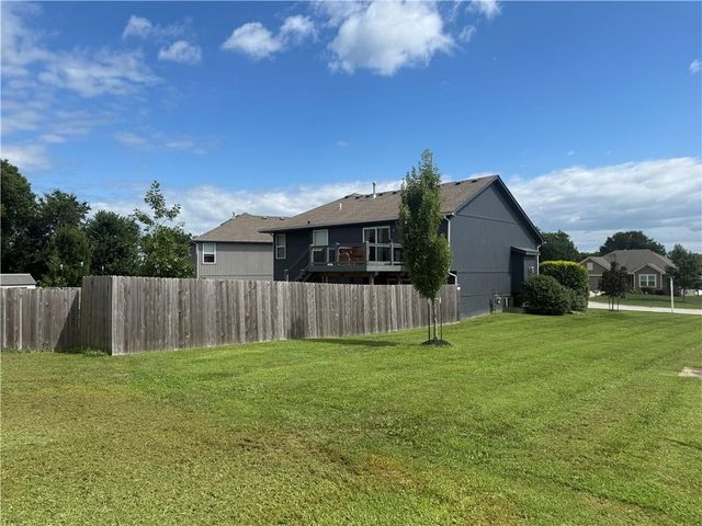 10006 E 212th Street, Peculiar, MO 64078
