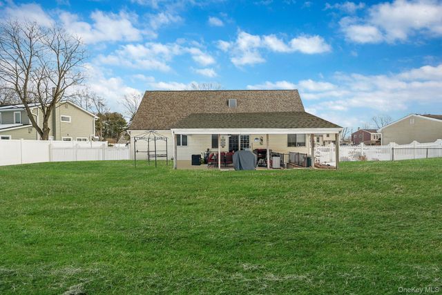 158 Spiral Road, Holtsville, NY 11742