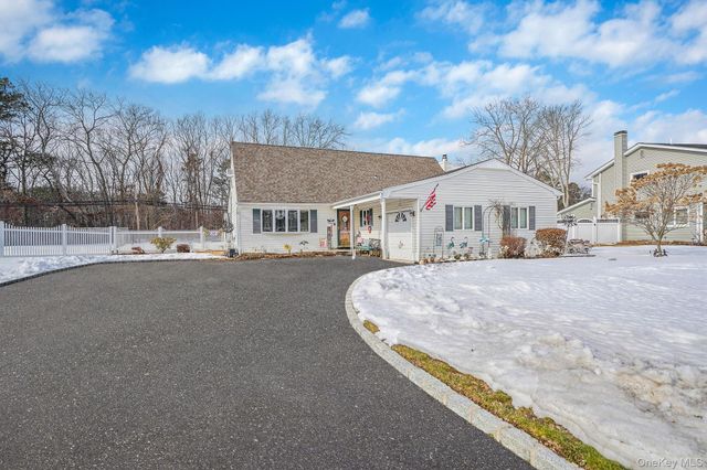 158 Spiral Road, Holtsville, NY 11742