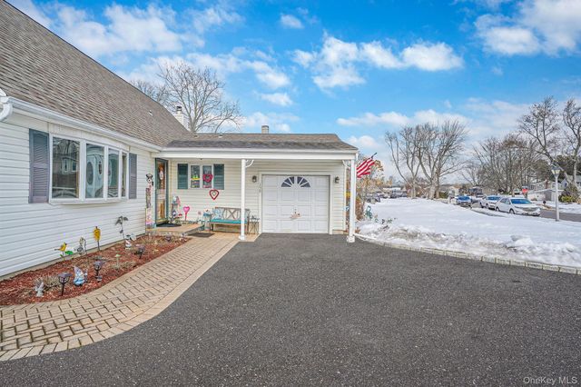 158 Spiral Road, Holtsville, NY 11742