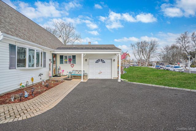 158 Spiral Road, Holtsville, NY 11742