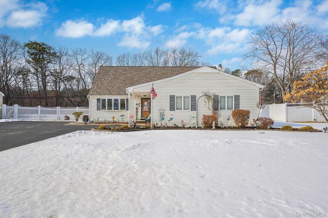 158 Spiral Road, Holtsville, NY 11742