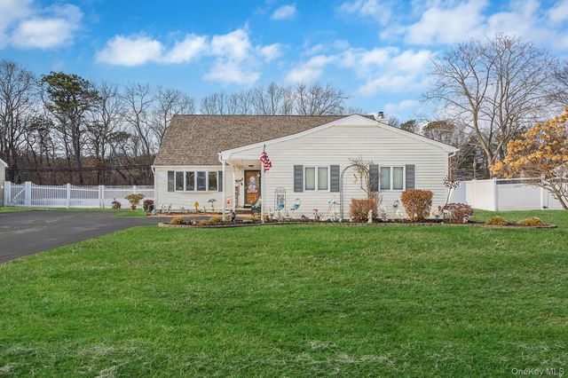 158 Spiral Road, Holtsville, NY 11742