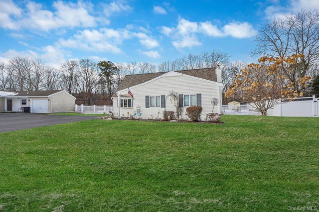 158 Spiral Road, Holtsville, NY 11742