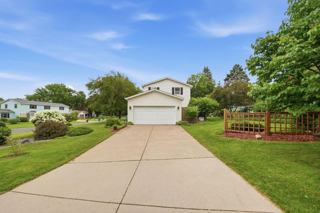 2623 Riviera Drive N, White Bear Lake, MN 55110