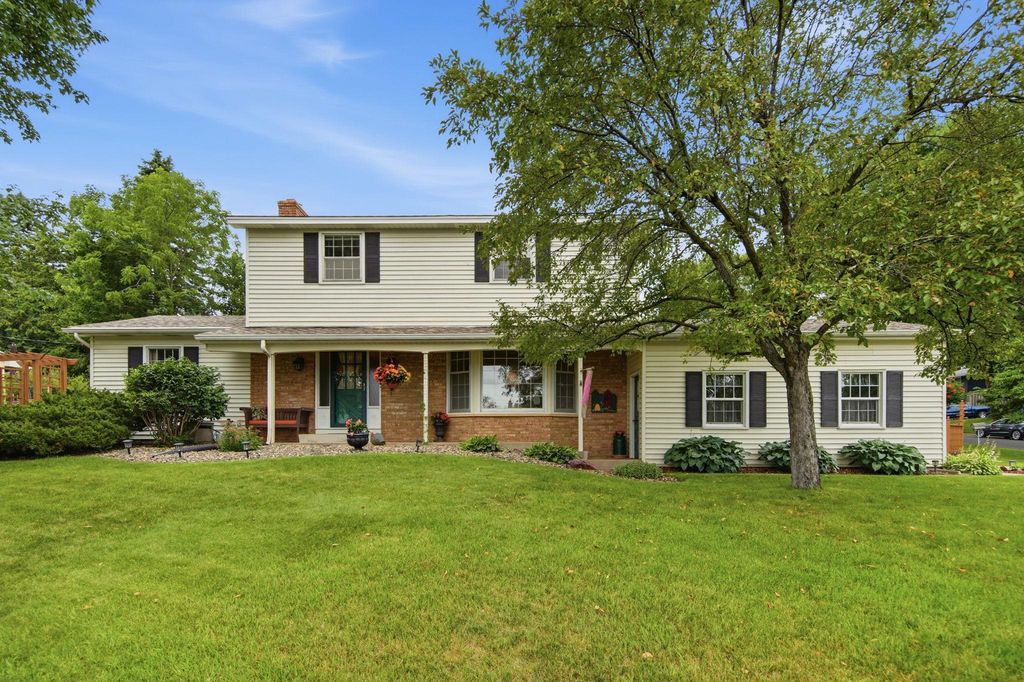2623 Riviera Drive N, White Bear Lake, MN 55110