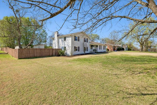 239 Sterling Rd, Hendersonville, TN 37075