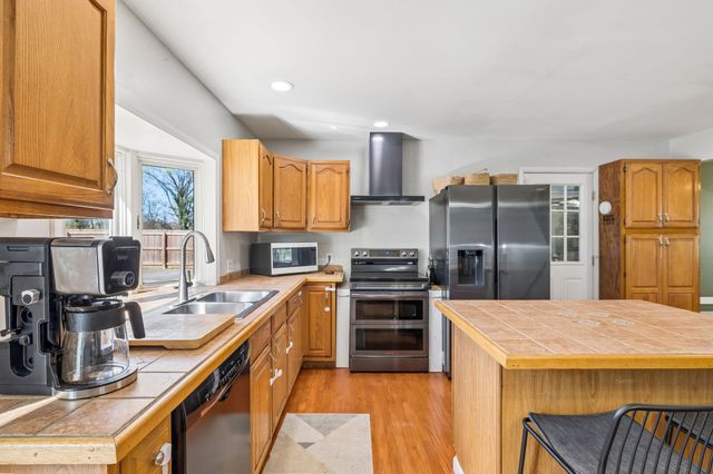 239 Sterling Rd, Hendersonville, TN 37075