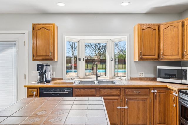 239 Sterling Rd, Hendersonville, TN 37075