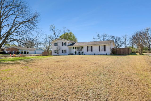 239 Sterling Rd, Hendersonville, TN 37075