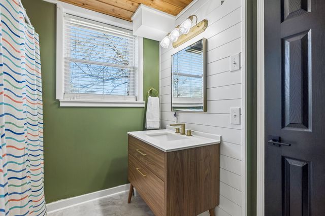 239 Sterling Rd, Hendersonville, TN 37075