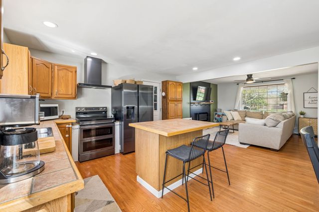 239 Sterling Rd, Hendersonville, TN 37075