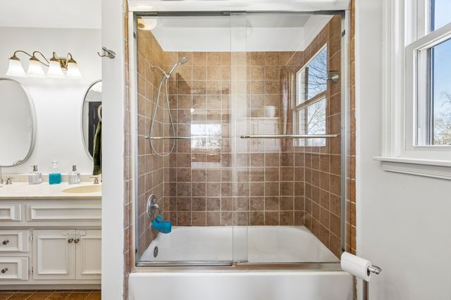 239 Sterling Rd, Hendersonville, TN 37075