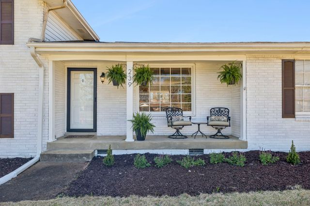 239 Sterling Rd, Hendersonville, TN 37075