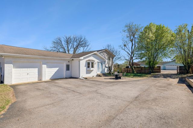 239 Sterling Rd, Hendersonville, TN 37075