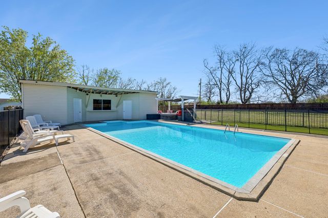 239 Sterling Rd, Hendersonville, TN 37075