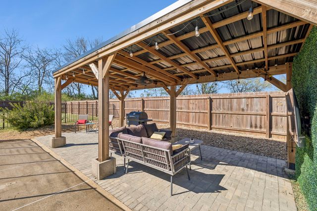 239 Sterling Rd, Hendersonville, TN 37075