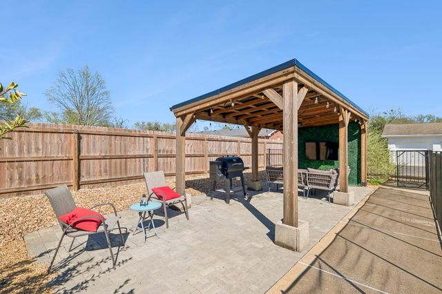 239 Sterling Rd, Hendersonville, TN 37075