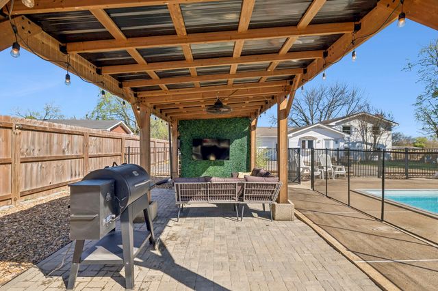 239 Sterling Rd, Hendersonville, TN 37075