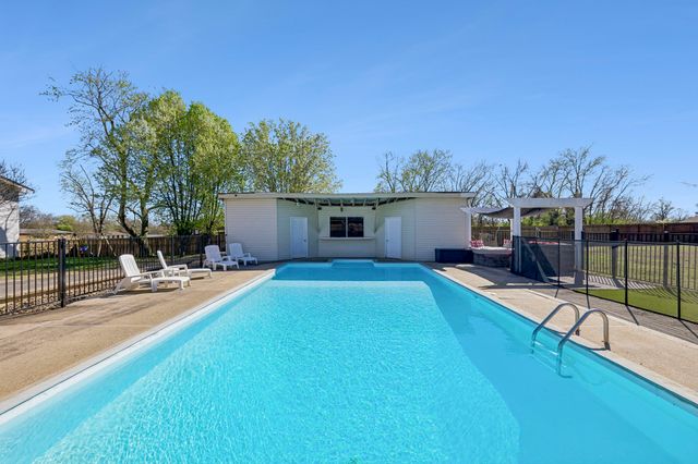 239 Sterling Rd, Hendersonville, TN 37075