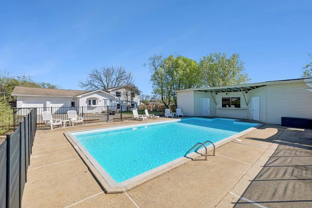 239 Sterling Rd, Hendersonville, TN 37075