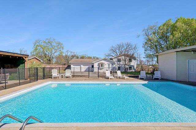 239 Sterling Rd, Hendersonville, TN 37075