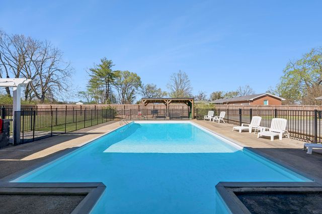 239 Sterling Rd, Hendersonville, TN 37075