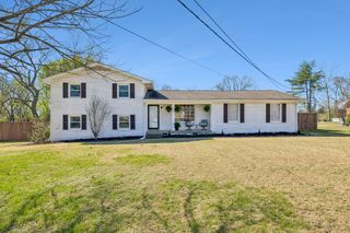 239 Sterling Rd, Hendersonville, TN 37075