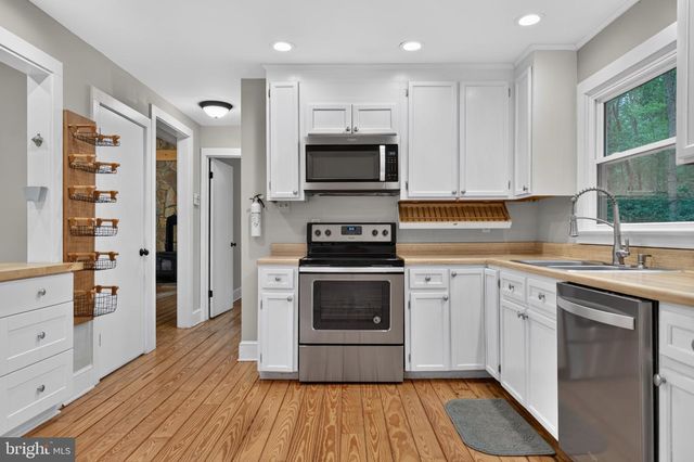 5 HUNTINGTON DR, Fredericksburg, VA 22405