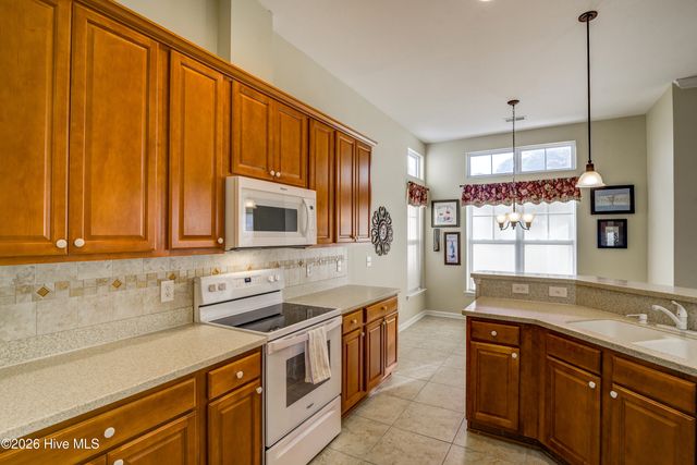 643 Meadowbrook Lane NW, Calabash, NC 28467