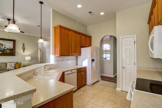 643 Meadowbrook Lane NW, Calabash, NC 28467