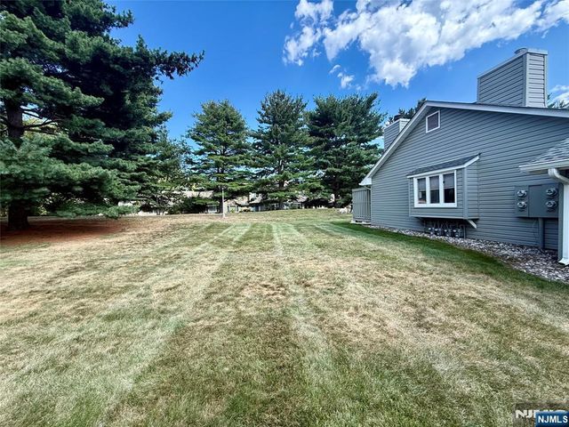 64 Sunset Court, Mahwah, NJ 07430
