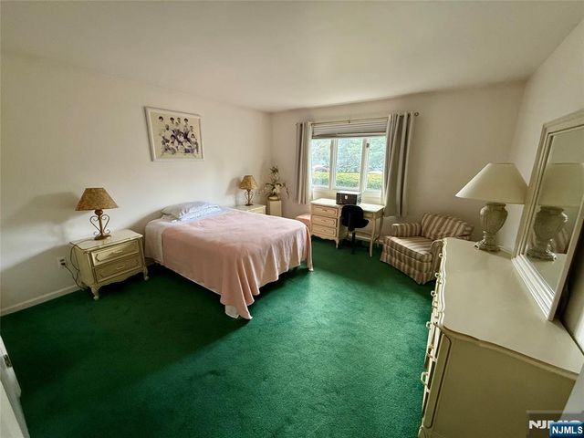 64 Sunset Court, Mahwah, NJ 07430