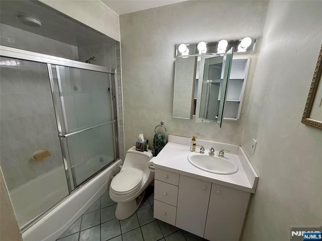 64 Sunset Court, Mahwah, NJ 07430