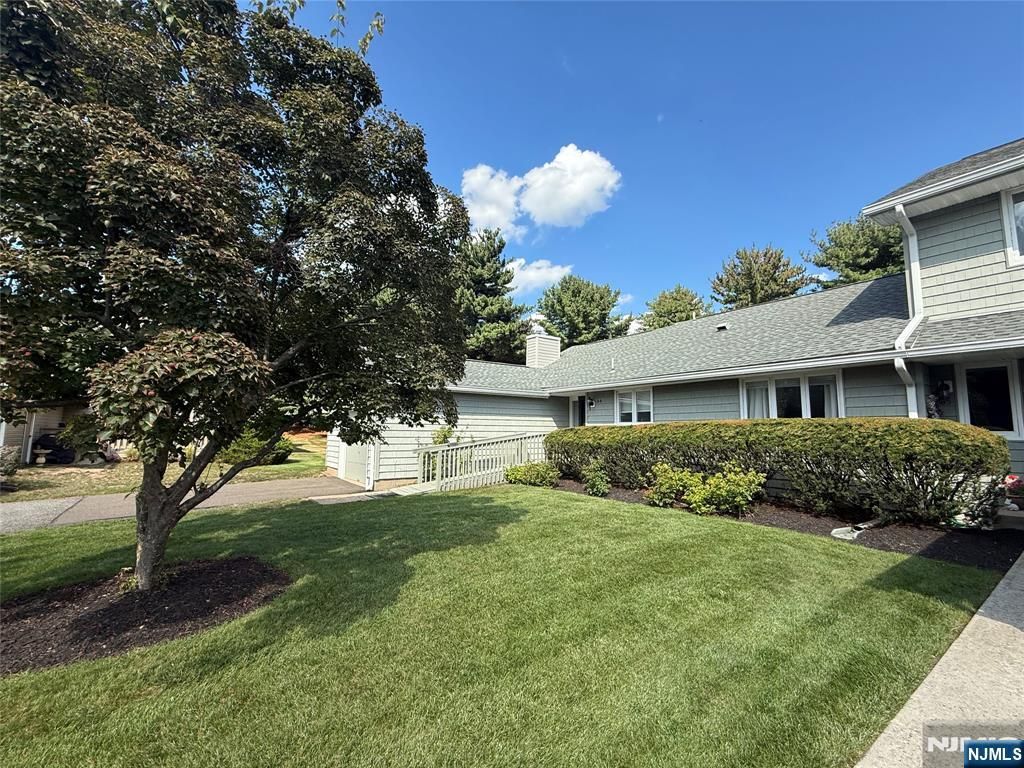 64 Sunset Court, Mahwah, NJ 07430