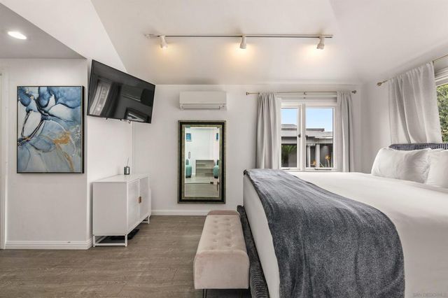 1264 Prospect Street, La Jolla, CA 92037