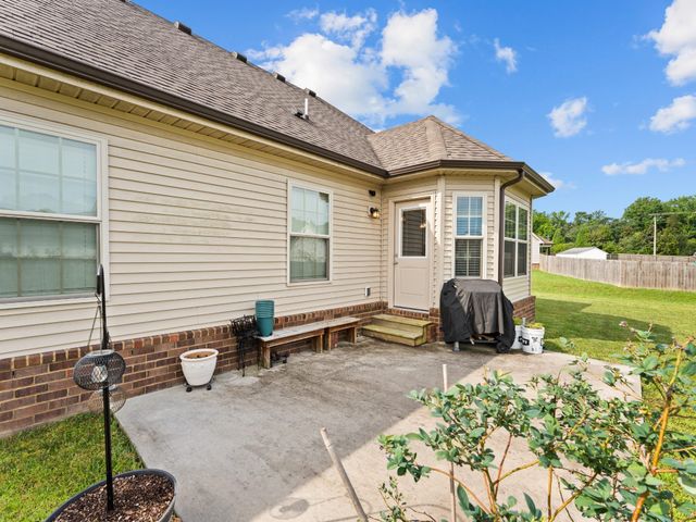 115 Grace Ct, Manchester, TN 37355