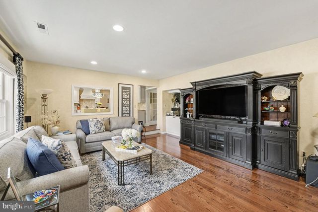 2010 BUCKINGHAM DR, Jamison, PA 18929