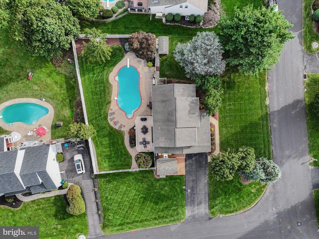2010 BUCKINGHAM DR, Jamison, PA 18929