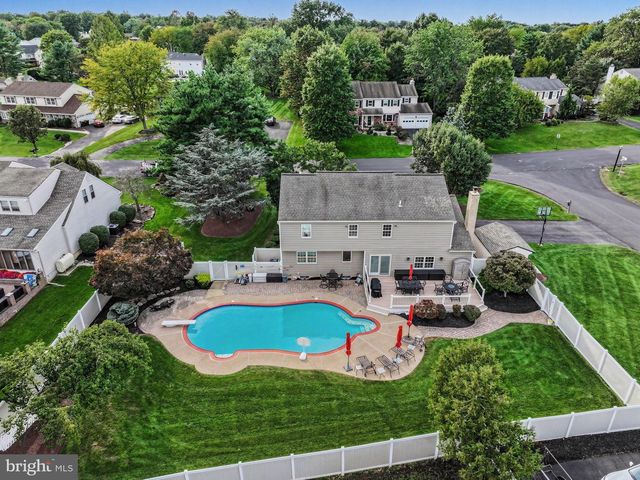 2010 BUCKINGHAM DR, Jamison, PA 18929