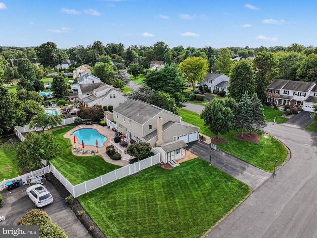 2010 BUCKINGHAM DR, Jamison, PA 18929