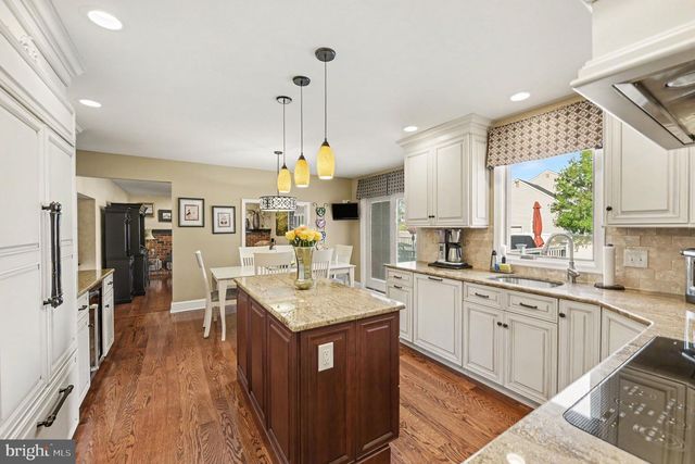 2010 BUCKINGHAM DR, Jamison, PA 18929