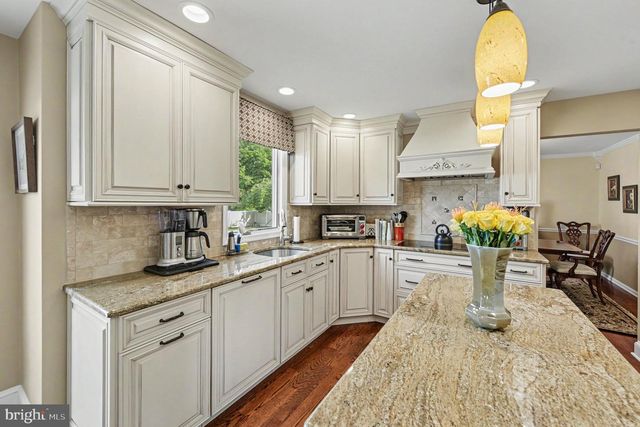 2010 BUCKINGHAM DR, Jamison, PA 18929